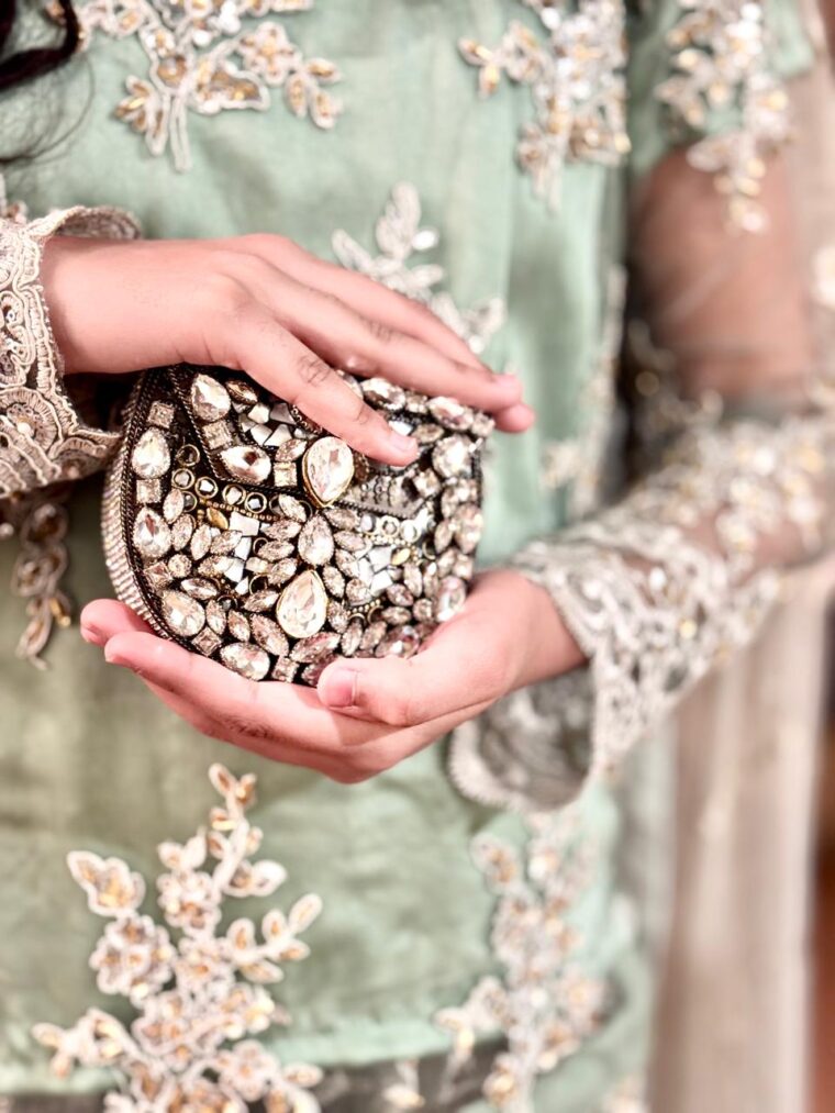 Stones clutch - Image 1