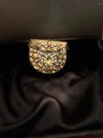 Stone clutches