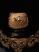 Victorian Gold Pearl Leaf Clutch – Timeless Elegance in Metal - Image 10