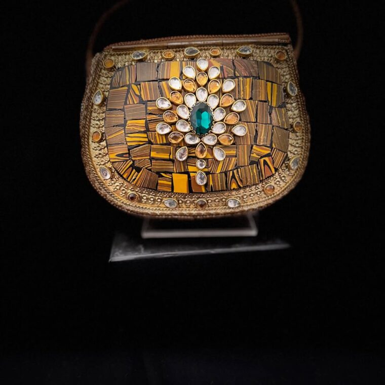Bridal gold Kundan clutch - Image 2