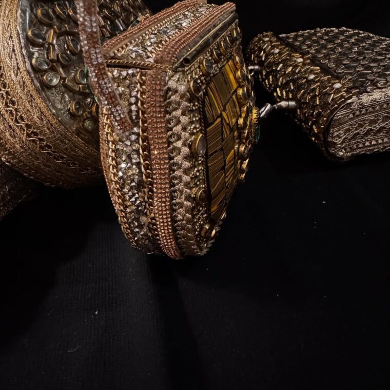 Bridal gold Kundan clutch - Image 3