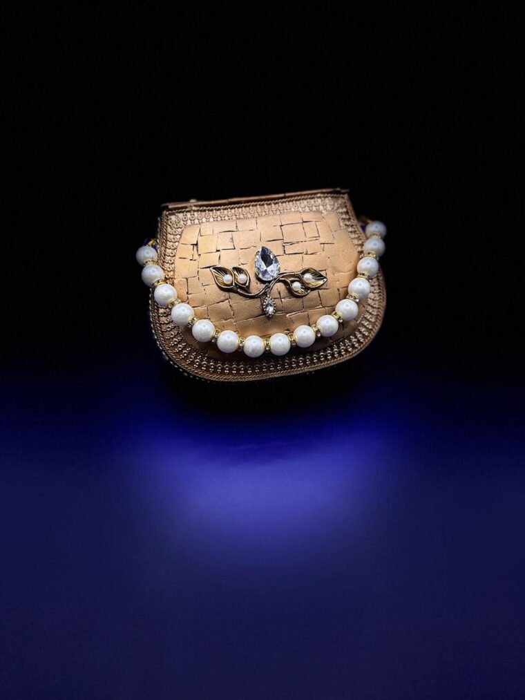 Victorian Gold Pearl Leaf Clutch – Timeless Elegance in Metal - Image 8