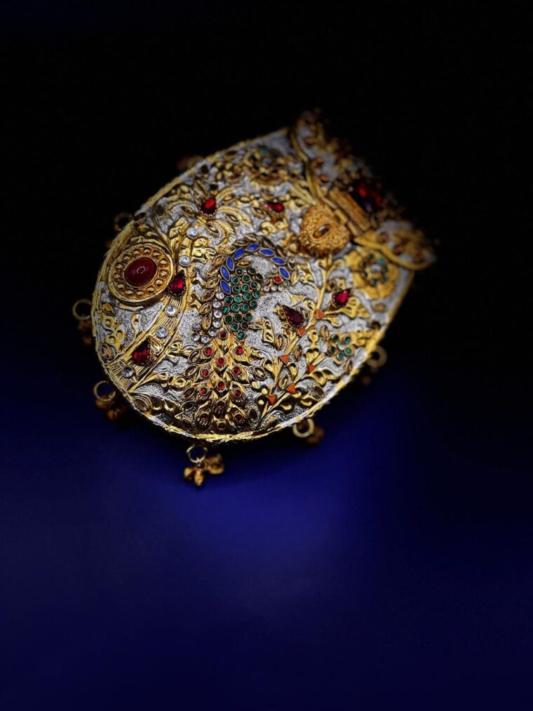 Mor Mahal –  Peacock Gold Bridal clutch - Image 4