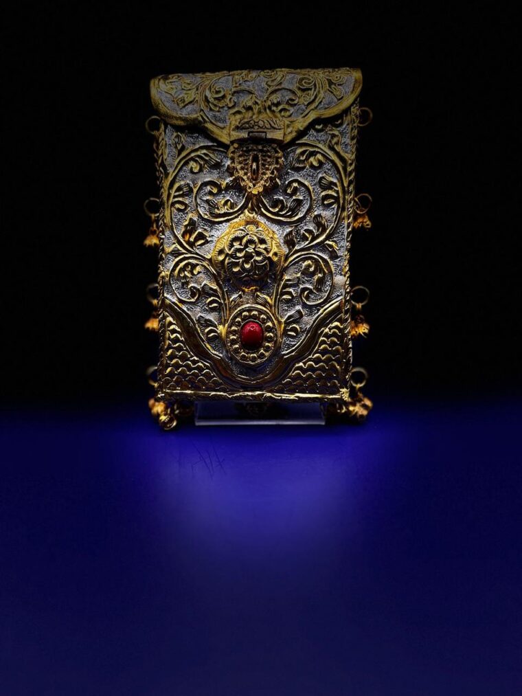 Rang Mahal – Gold Bridal Clutch - Image 5