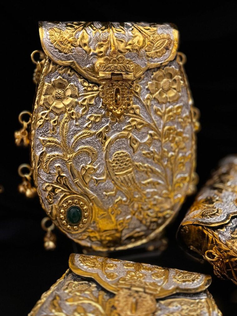 Mor mahal gold clutch - Image 2