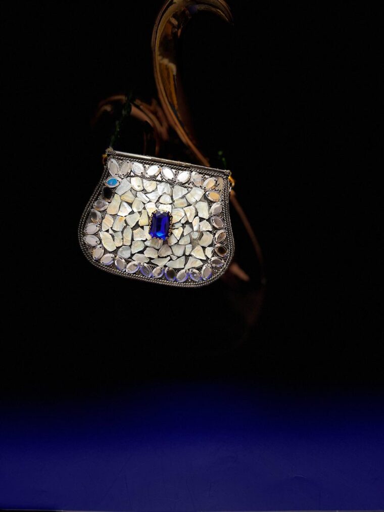 Koh-e-Neel – Silver Antique Gem Clutch - Image 5