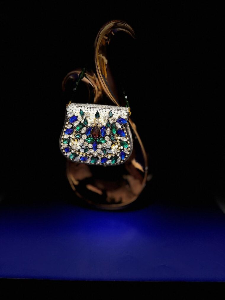 Koh-e-Neel – Silver Antique Gem Clutch - Image 1
