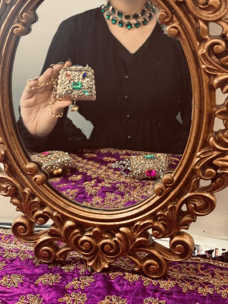 Noor-e-Rang clutch - Image 1