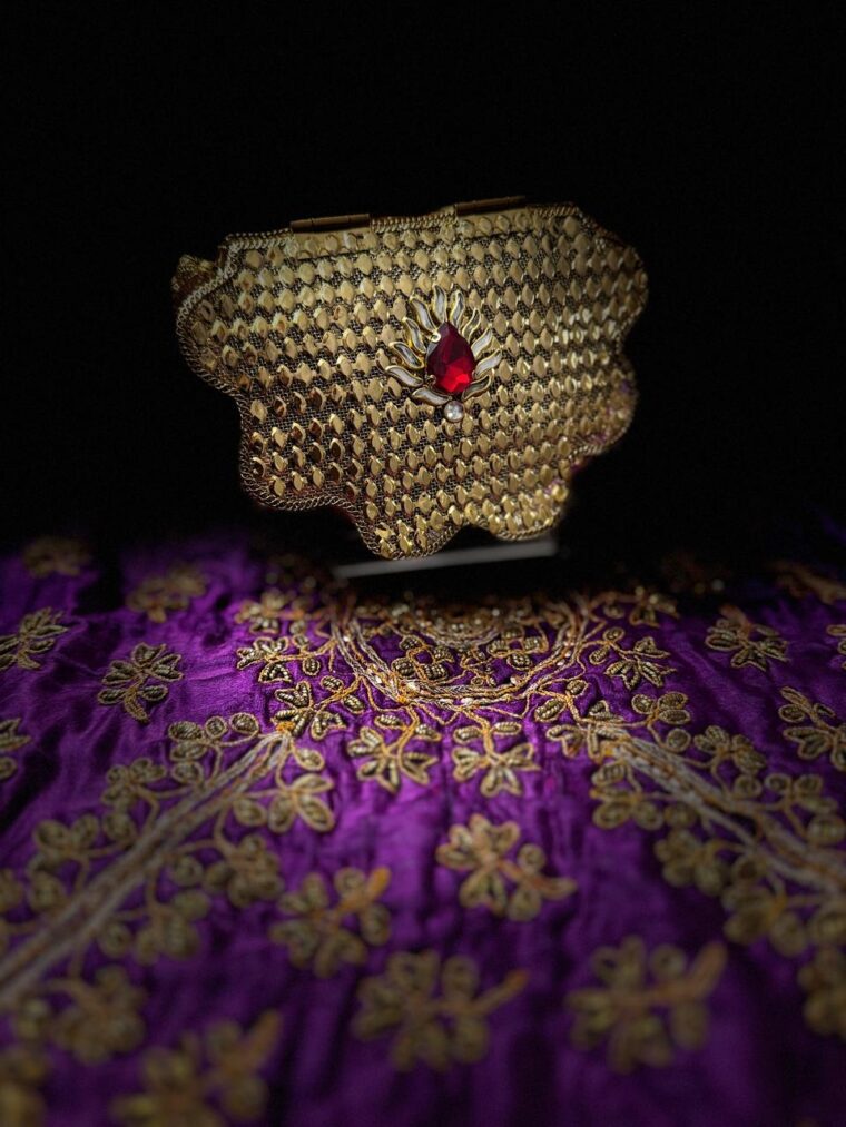 Rang-e-Sitara – Red, gold & green kundan mini clutch - Image 4