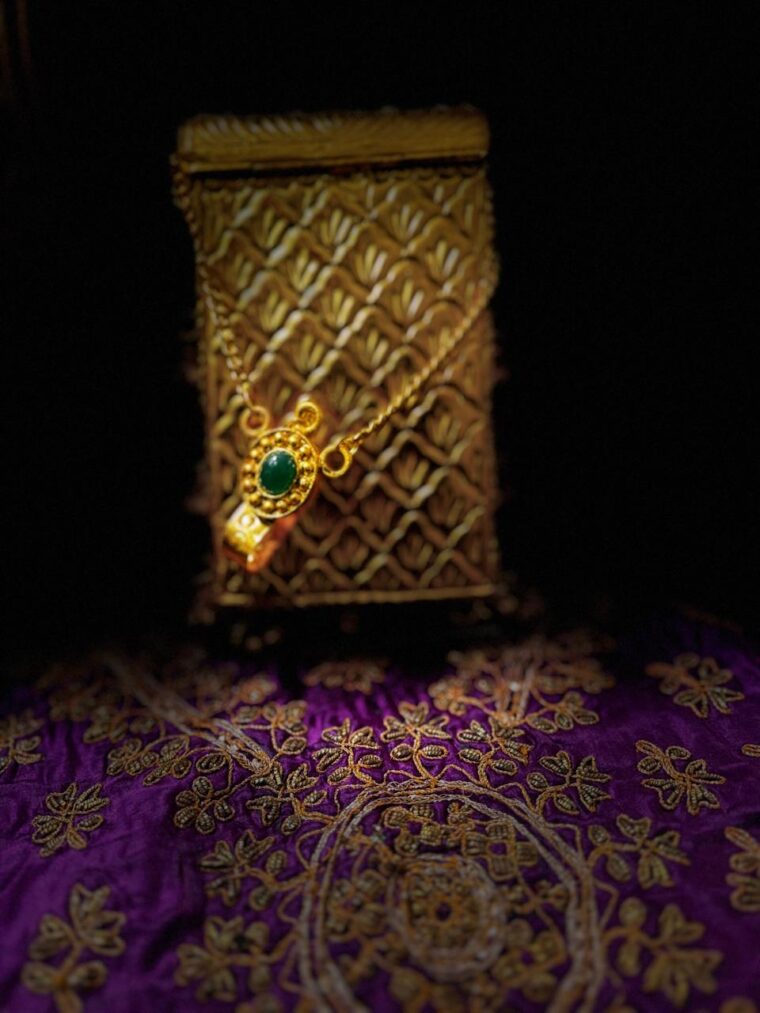 Kundan Rang Mahal – Gold Bridal Clutch - Image 4