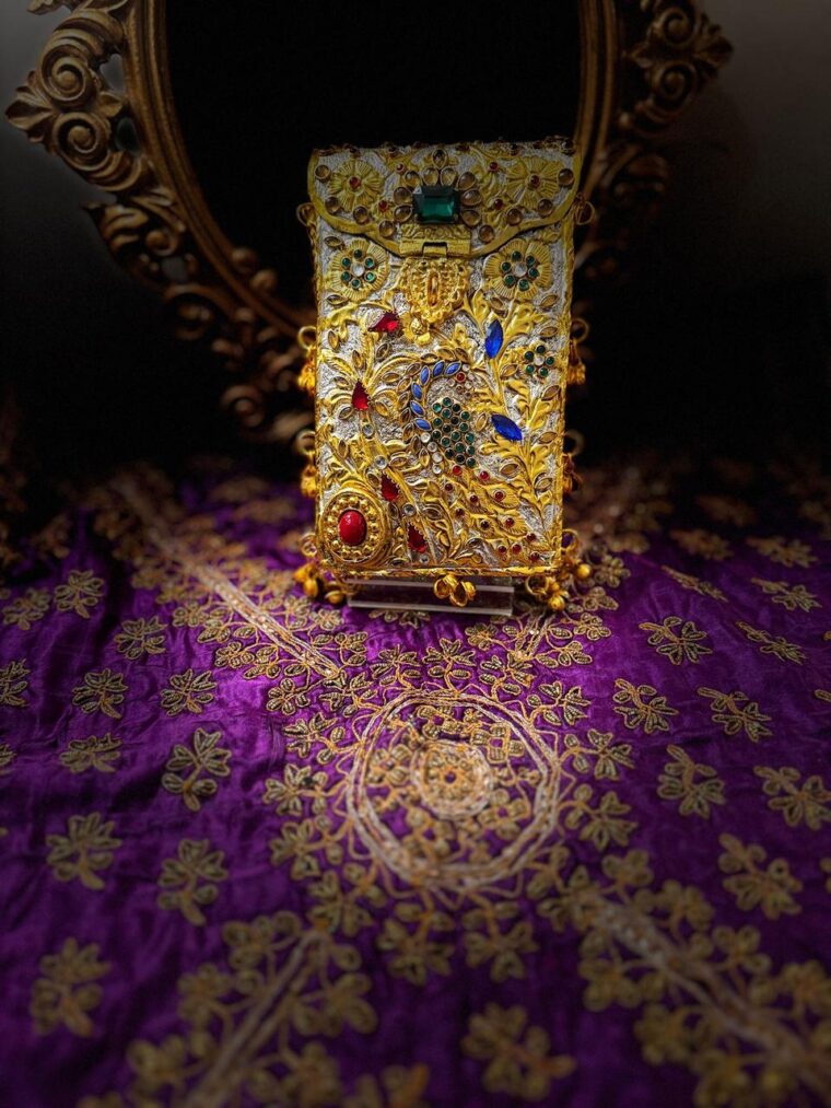 Kundan Rang Mahal – Gold Bridal Clutch - Image 3
