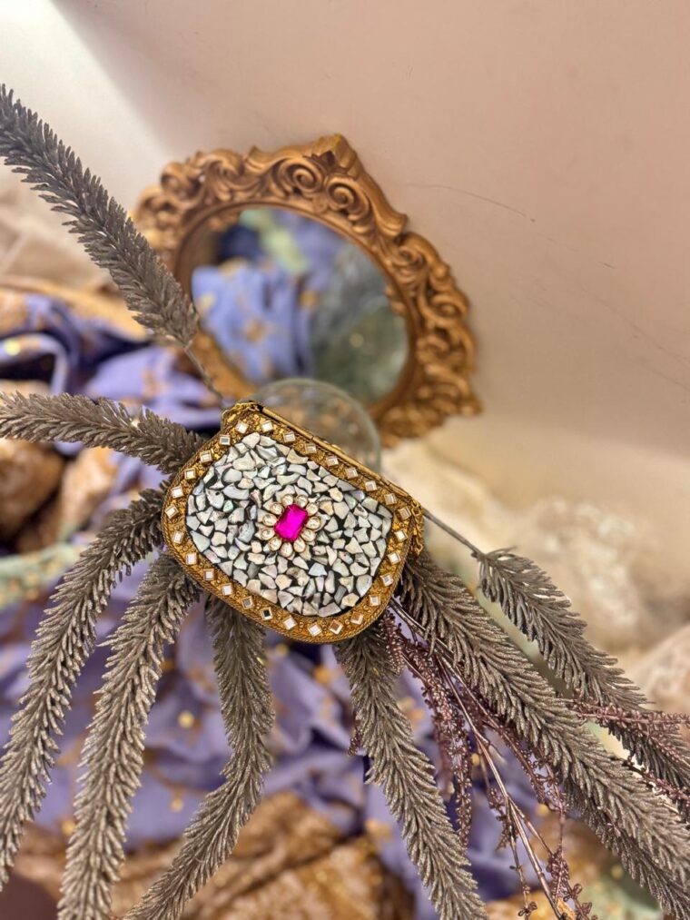 Zarmeena gold Kundan Clutches - Image 12