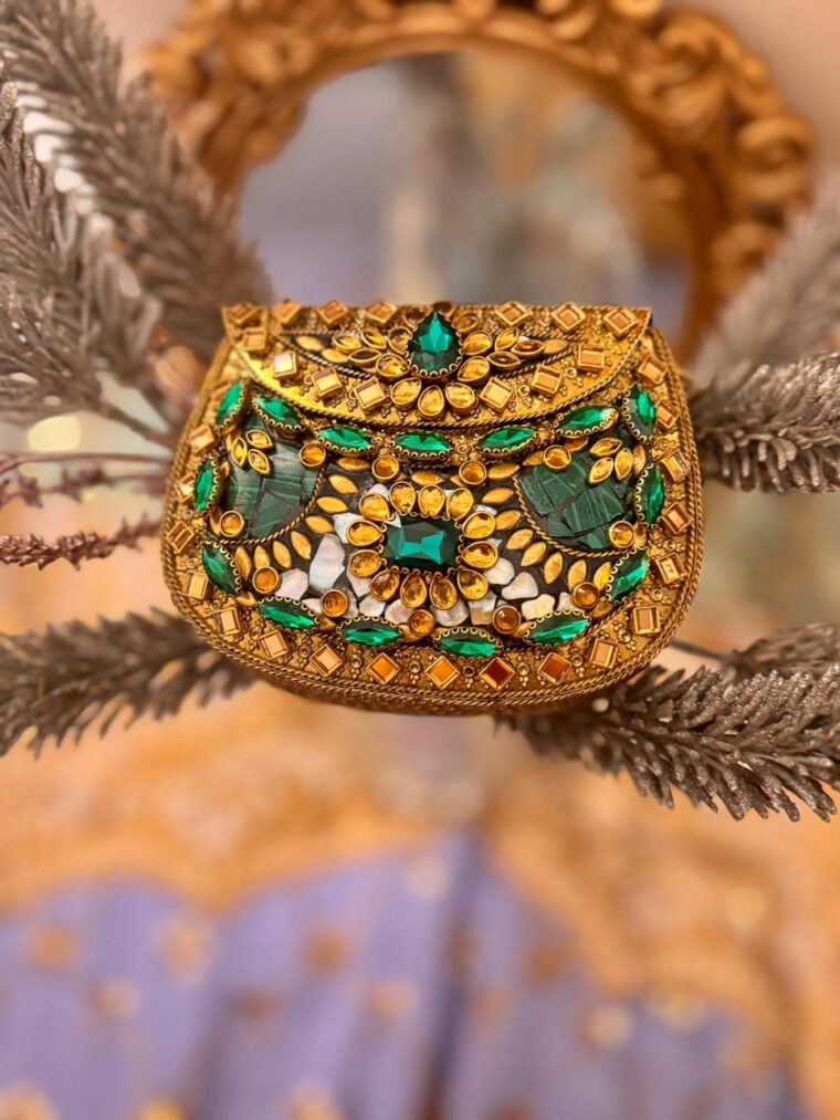 Zarmeena gold Kundan Clutches - Image 7