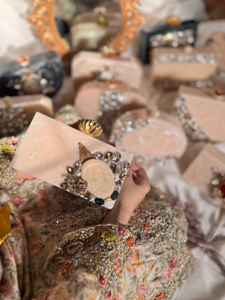 Anaya gold pearl Clutches - Image 5
