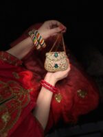 Shamiana clutch