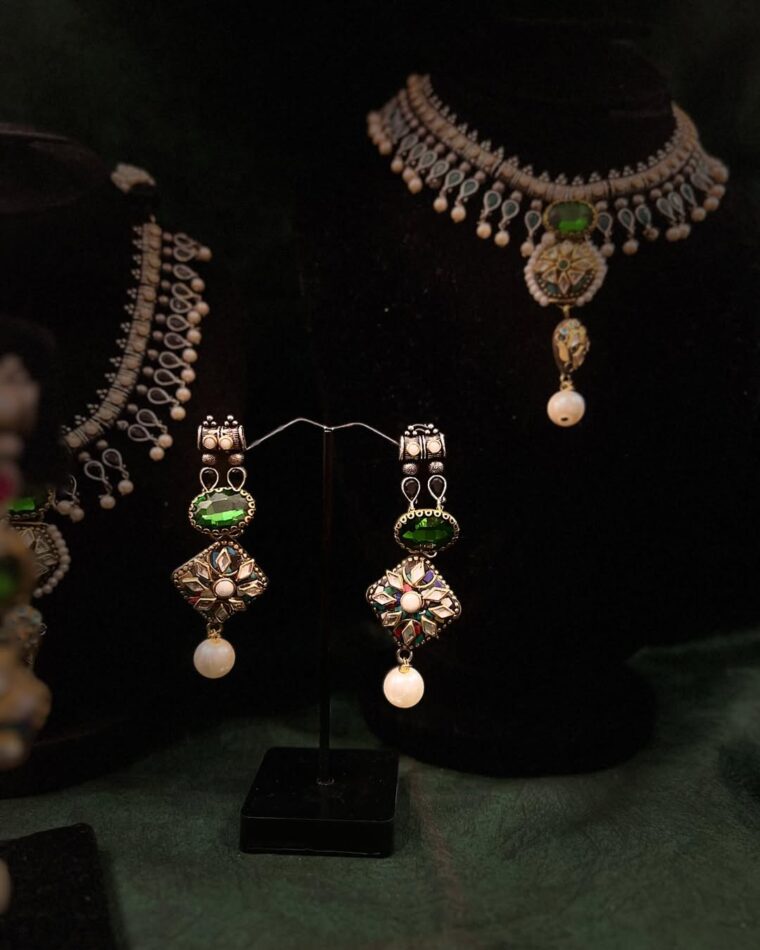 Zeenat Necklace Set - Image 6