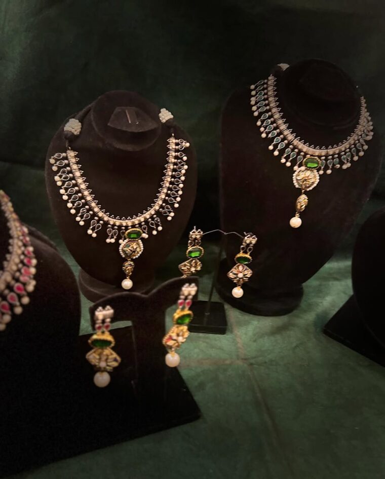 Zeenat Necklace Set - Image 7