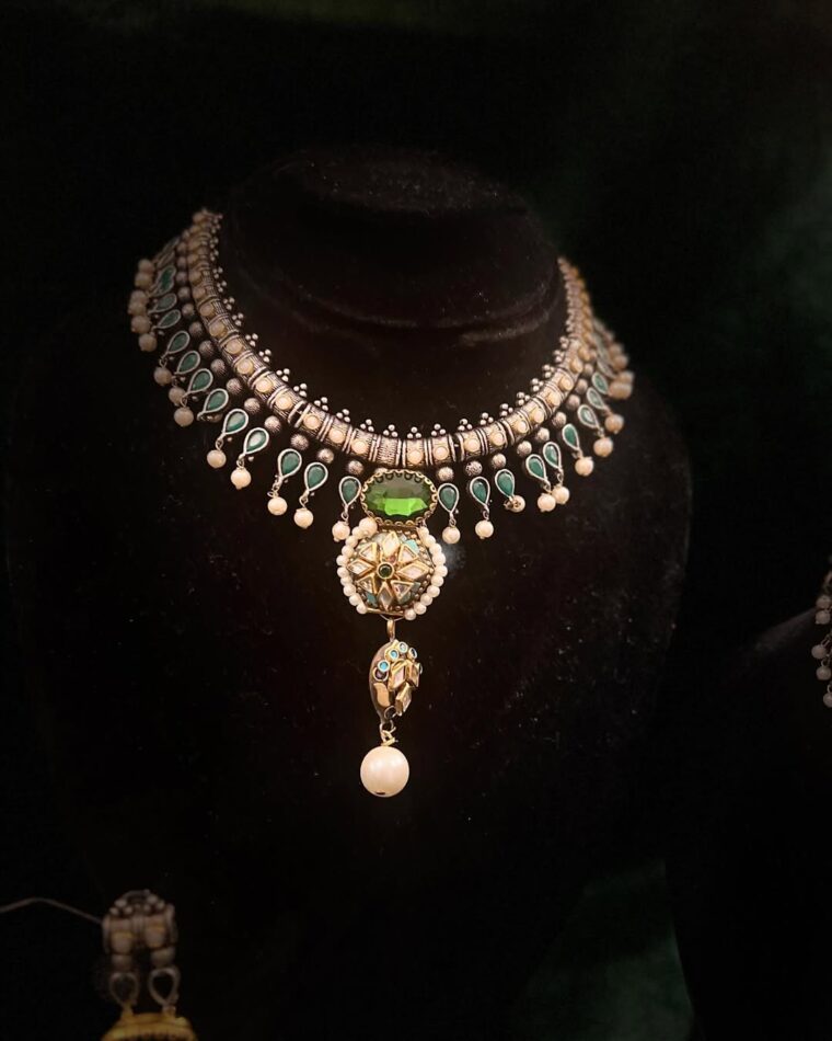Zeenat Necklace Set - Image 1