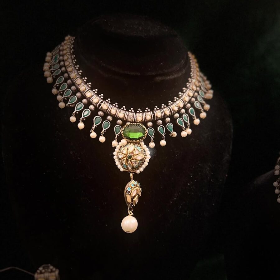 Zeenat Necklace Set
