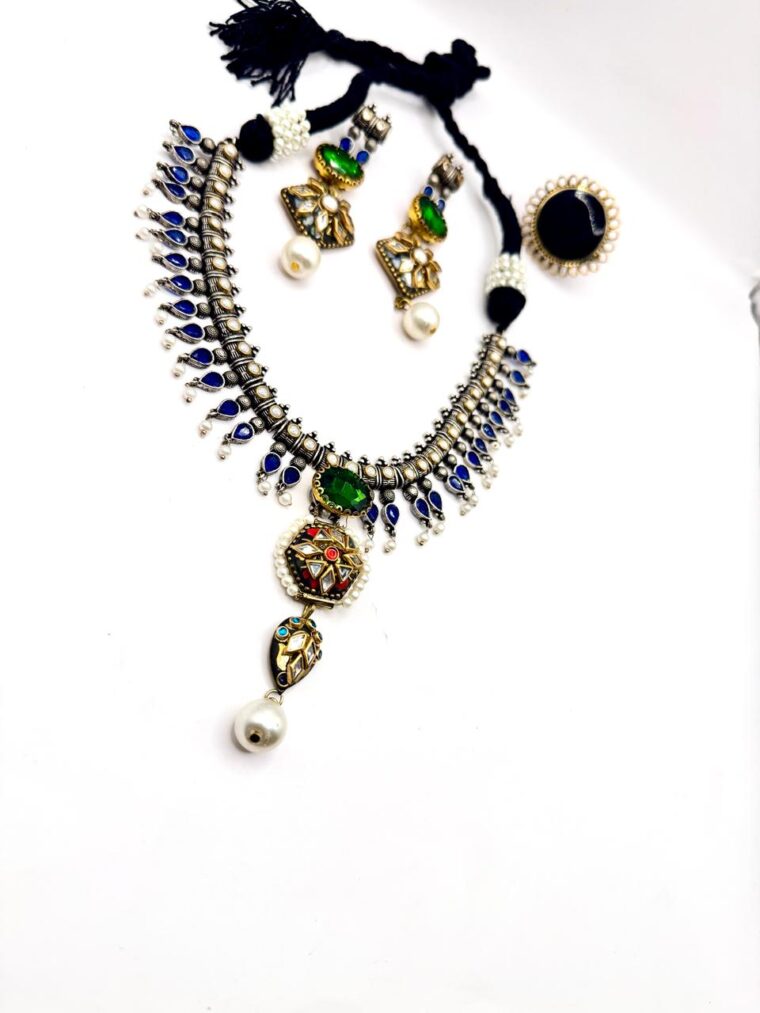 Zeenat Necklace Set - Image 3