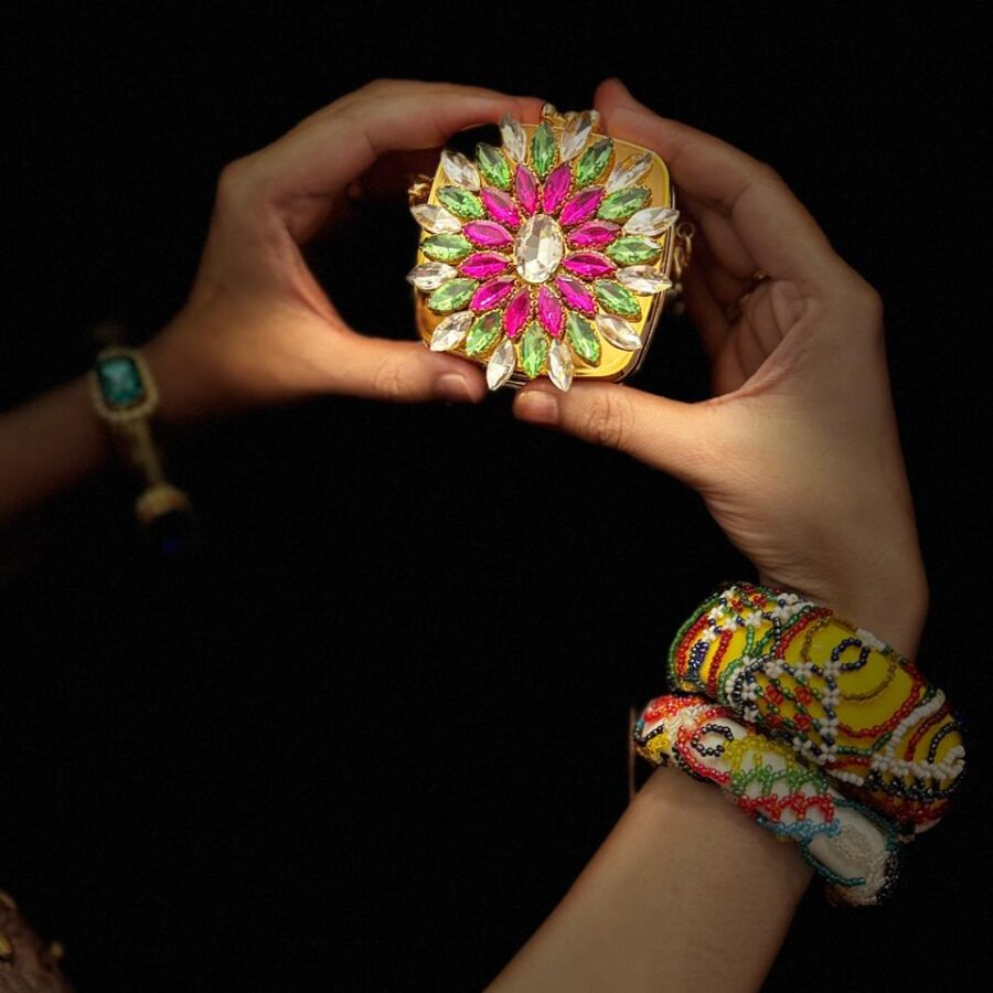 Multy mini gems flower clutch
