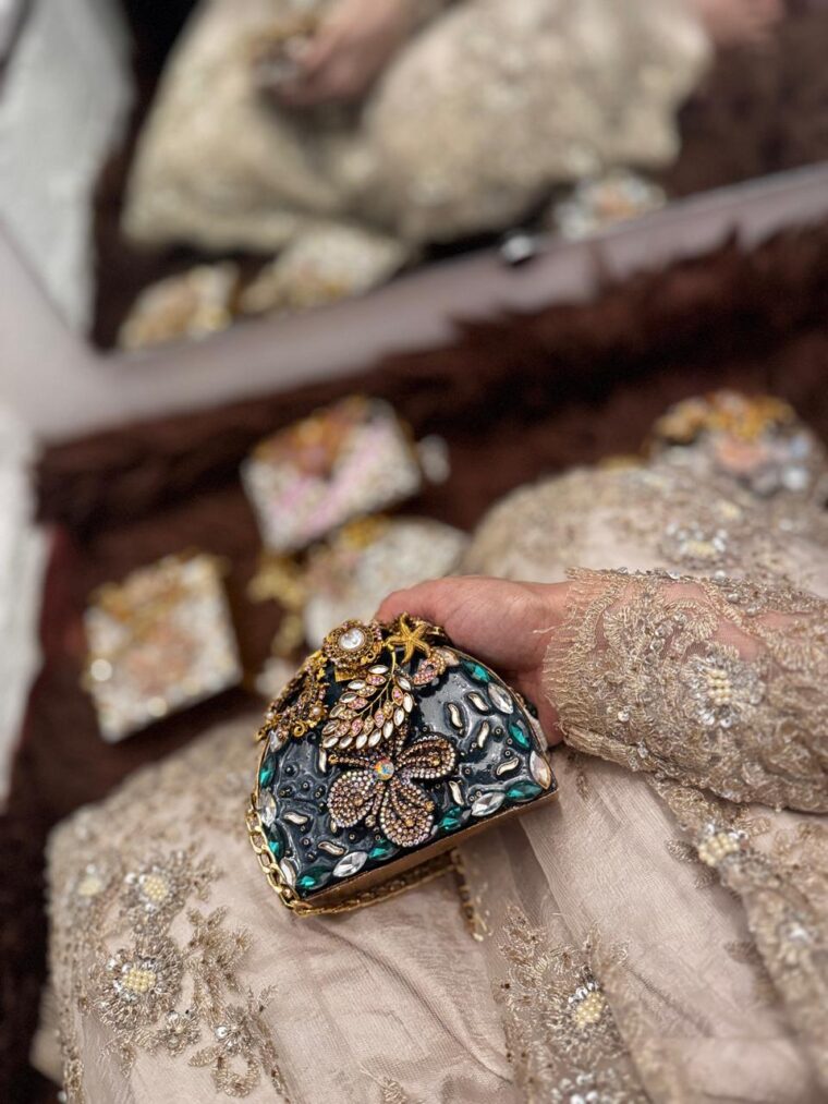 Pearls Gold-Plated Clutches - Image 22
