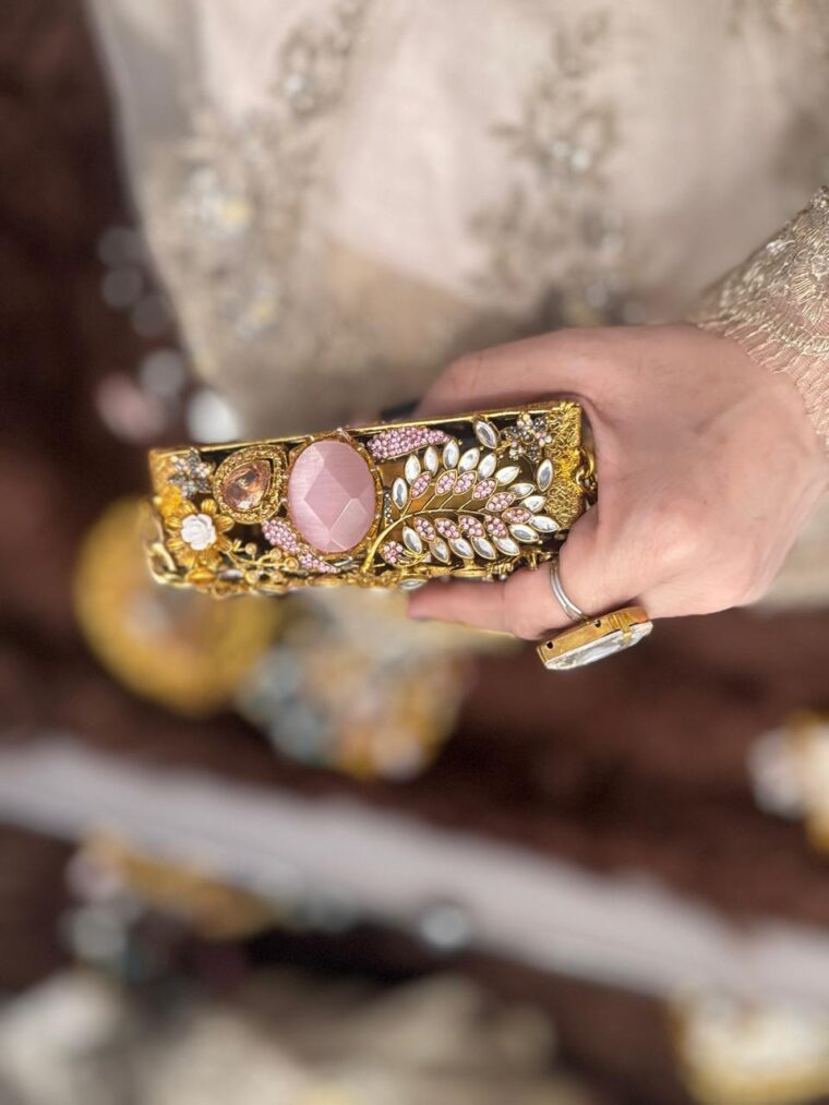 Pearls Gold-Plated Clutches - Image 8