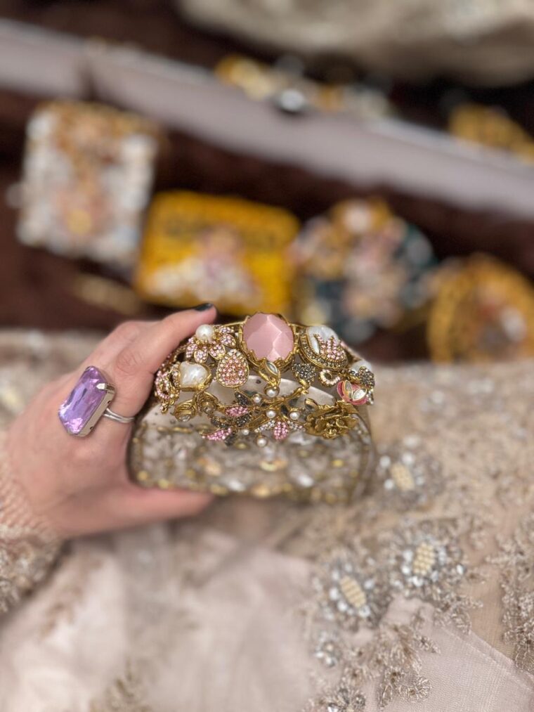 Pearls Gold-Plated Clutches - Image 12