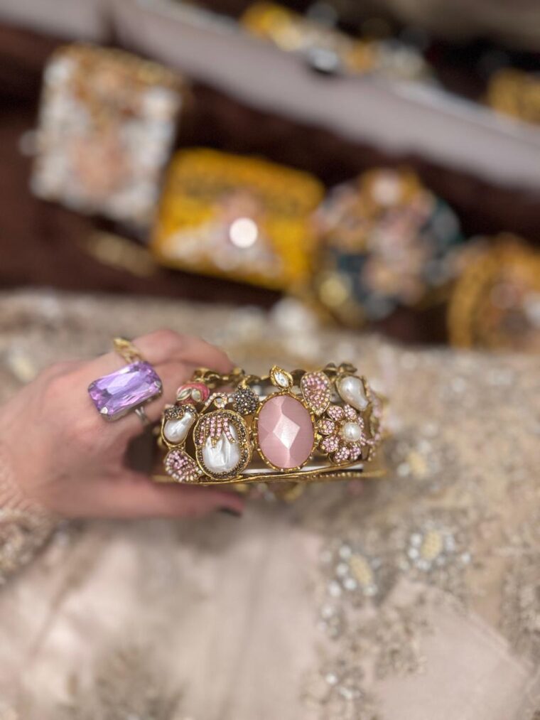 Pearls Gold-Plated Clutches - Image 13