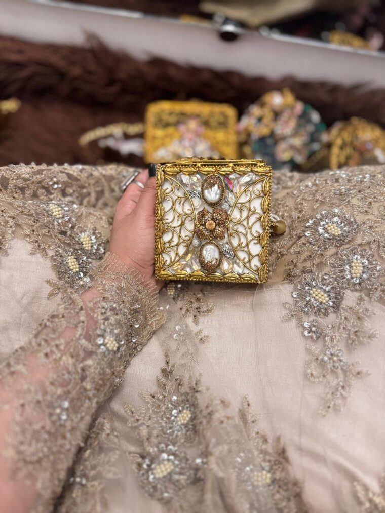 Pearls Gold-Plated Clutches - Image 10