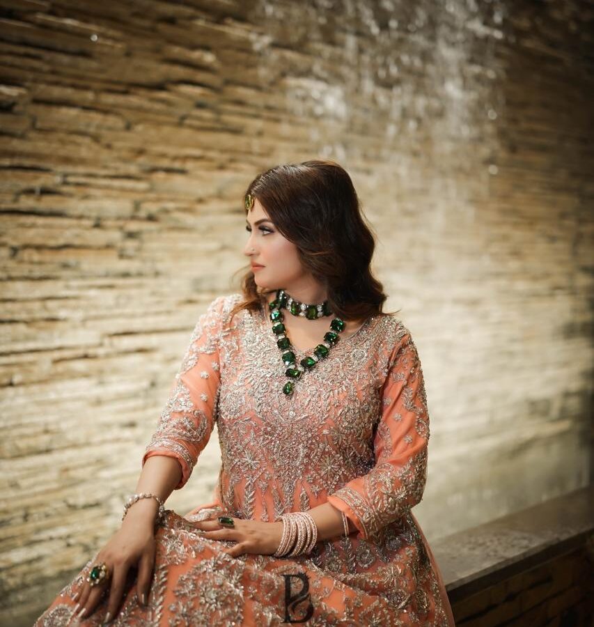 Emerald and silver choker