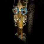 Little Kundan tussles pouch