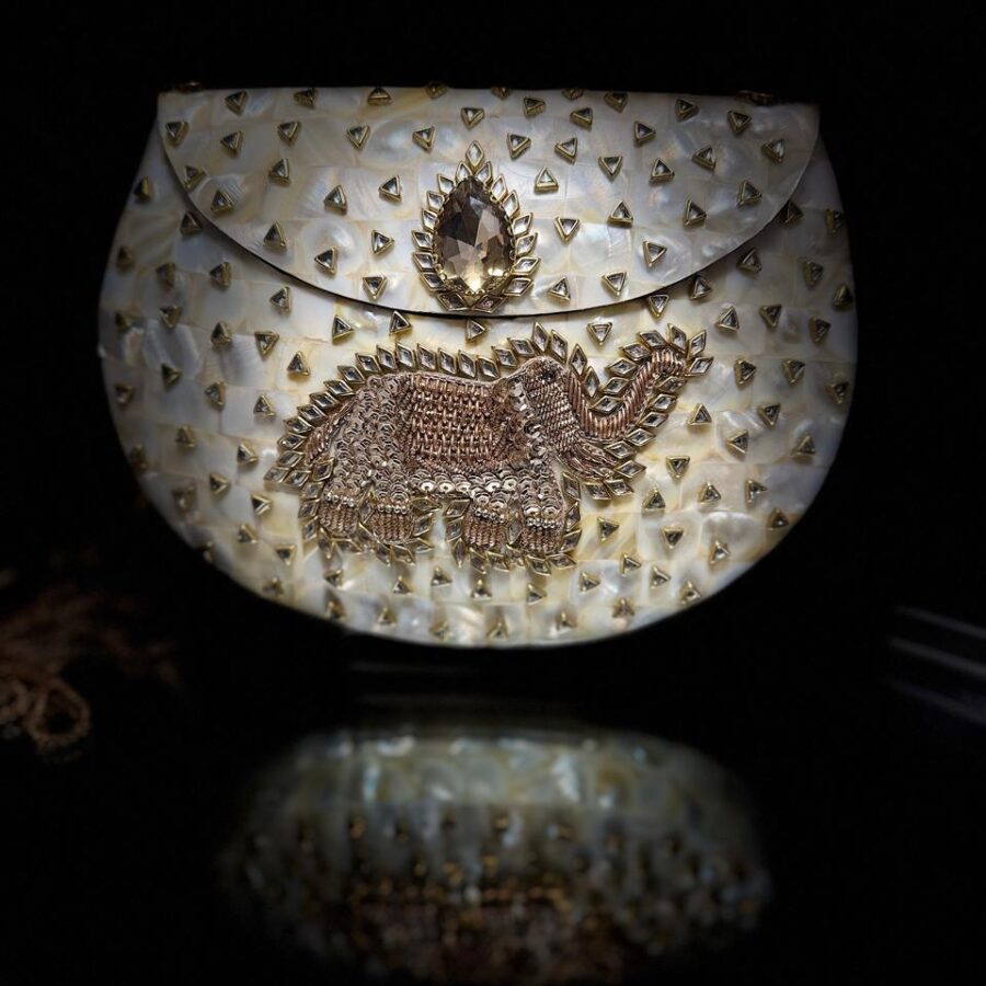 Sea shell clutch