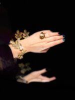 Metal leaves choker - Image 7