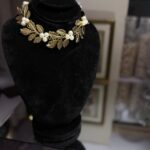 Metal leaves choker