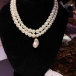2-layer choker with a stunning pearl drop